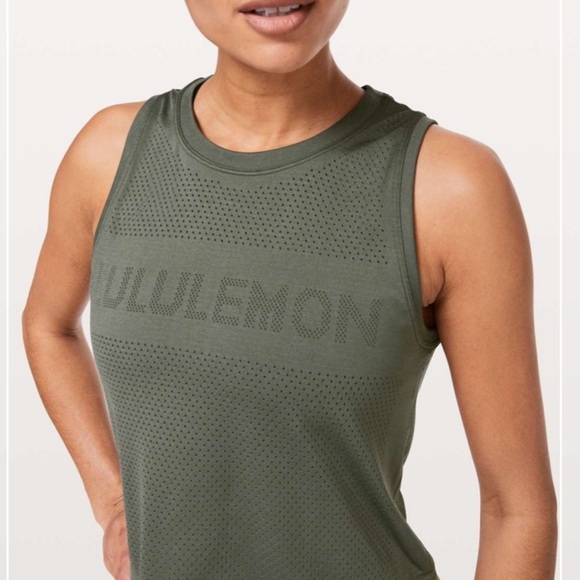 lululemon athletica Tops - Lululemon Athletica Breeze By Sage Grey Crop Muscle Tee Size 4